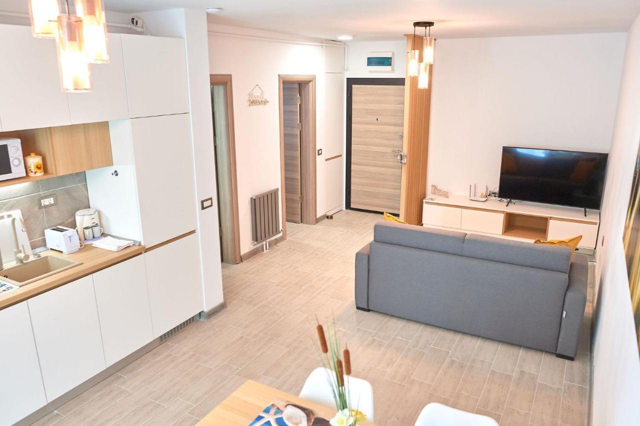 Opal Luxury Apartment 92 Spa N Pool Beach Resort Năvodari المظهر الخارجي الصورة