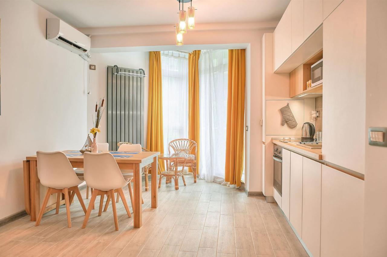 Opal Luxury Apartment 92 Spa N Pool Beach Resort Năvodari المظهر الخارجي الصورة